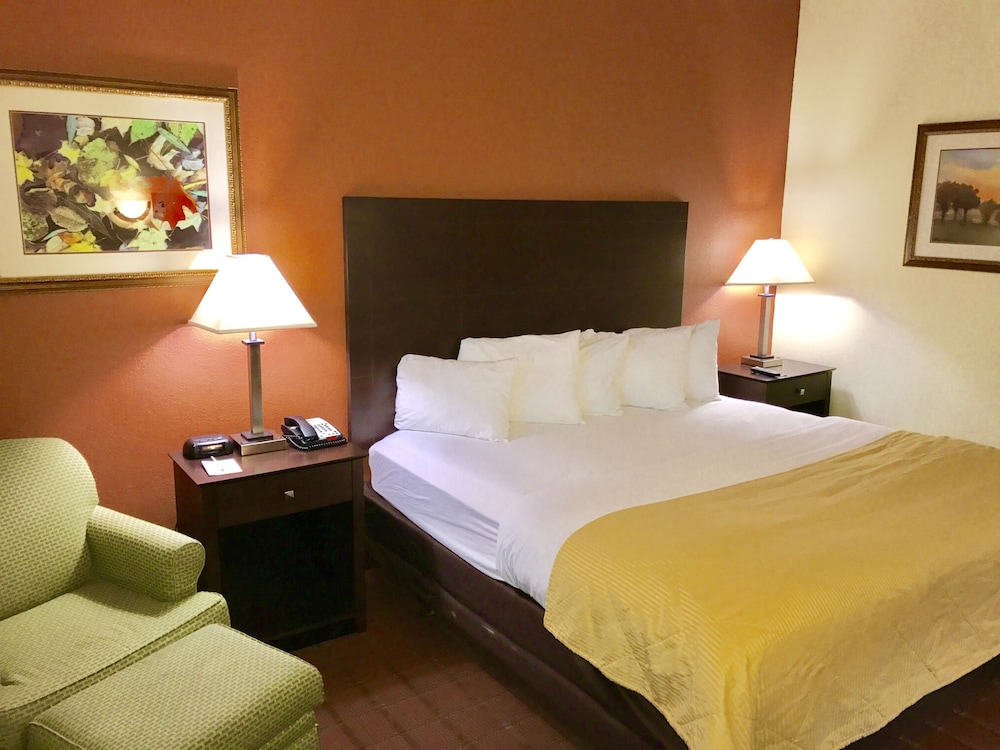 Standard Room, 1 Queen Bed, Non Smoking photo 1
