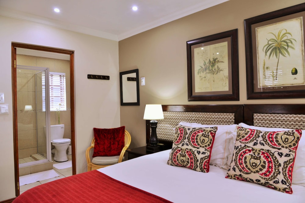 Standard Double Room - Photo 12
