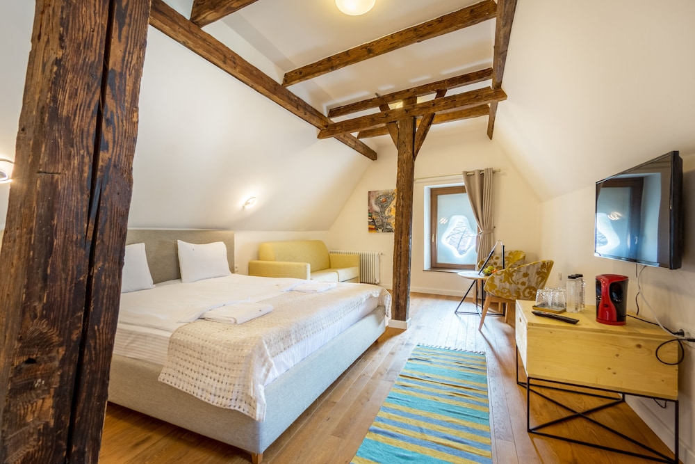 Deluxe Quadruple Room