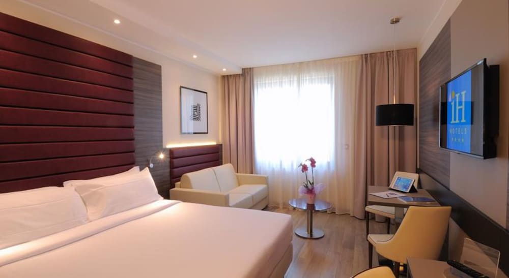 Superior Room (with sofa bed) thumbnail 5