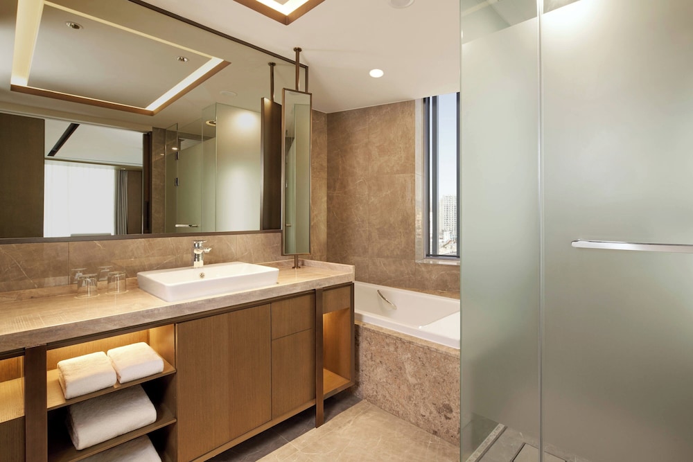 Executive Suite, 1 King Bed - Photo 9