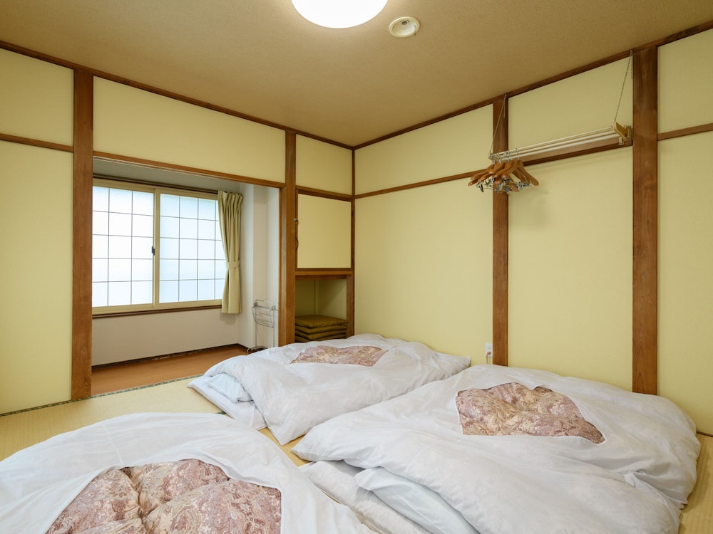 Japanese Room with Shared Washroom - Triple (Non-Smoking)
