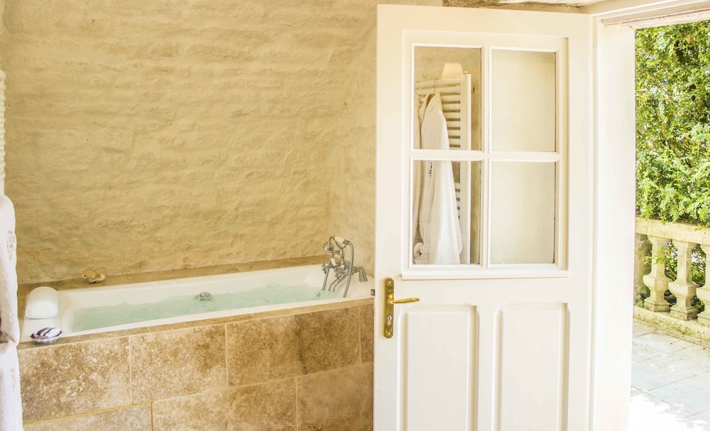Honeymoon Suite (La Cave) photo 2