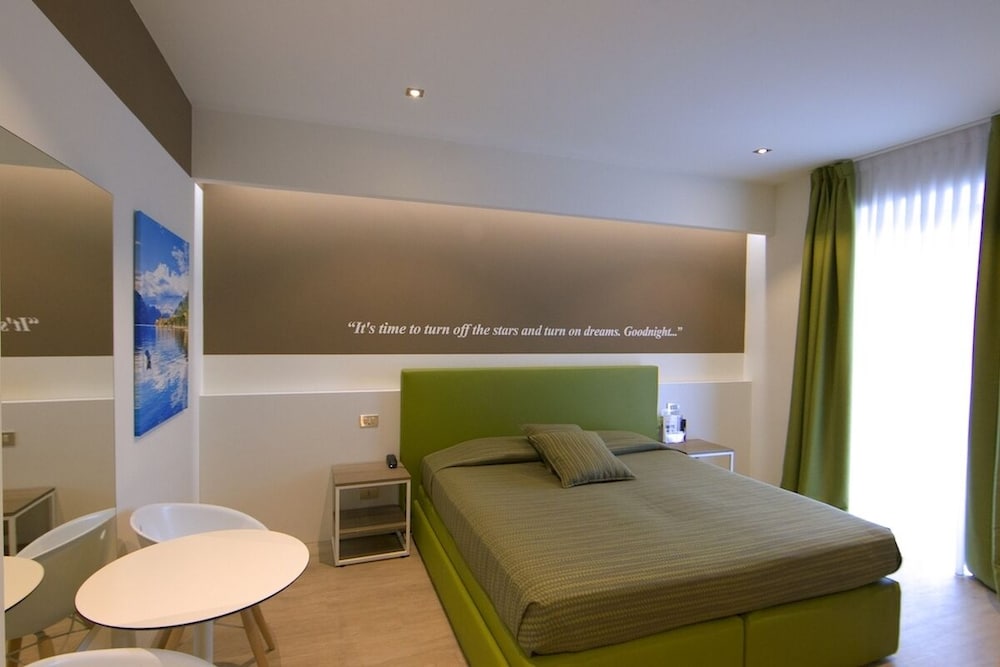 Double or Twin Room, Balcony (Grotte di Catullo 1st floor) - Photo 3