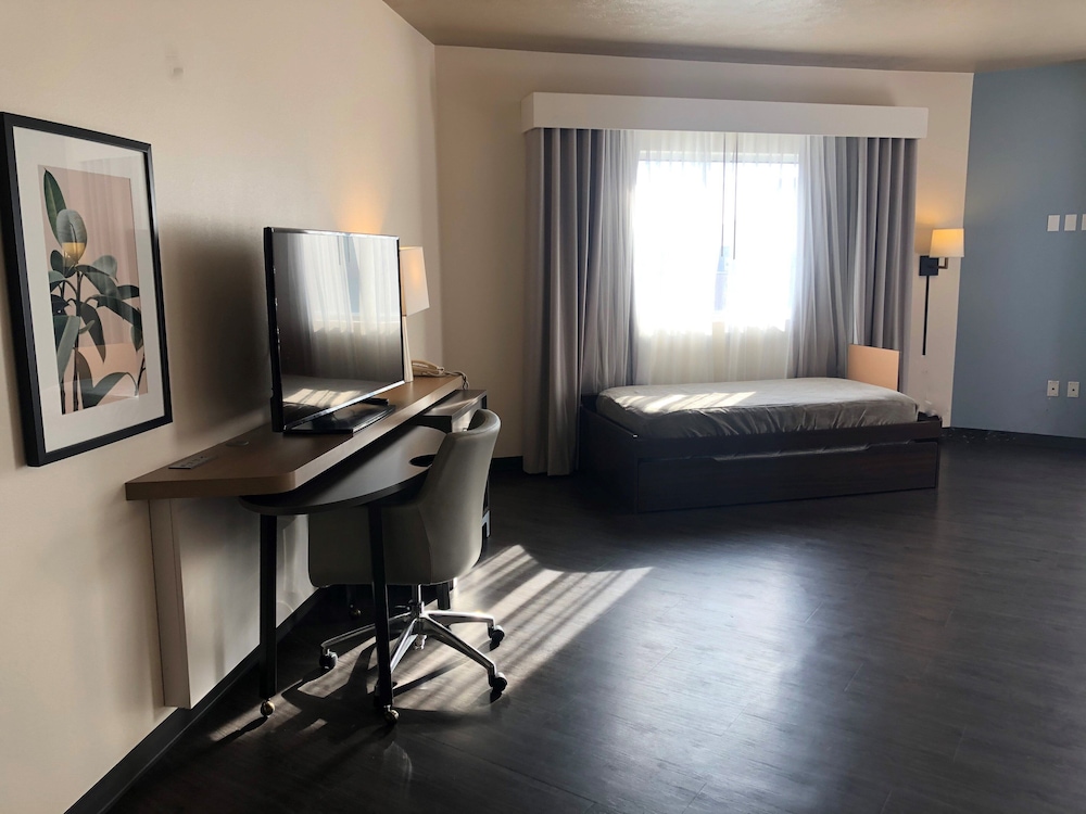 Suite, Multiple Beds (TDM Stadium View) - Photo 1