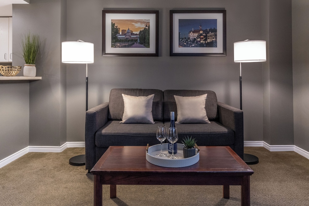 Suite, 1 King Bed with Sofa bed, Kitchenette - Photo 8
