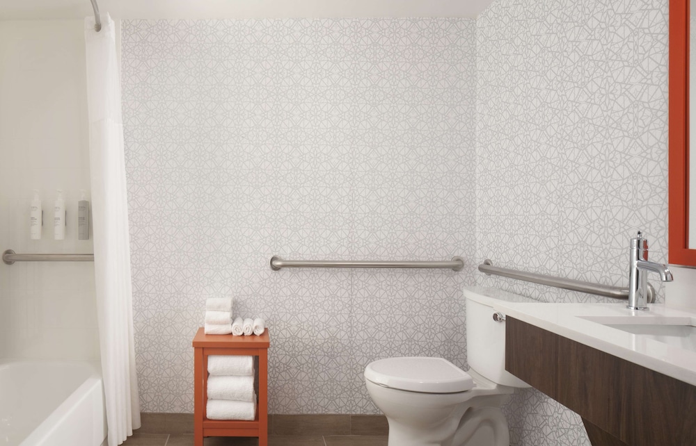 Room, 1 Queen Bed, Accessible, Bathtub (Mobility) - Photo 4
