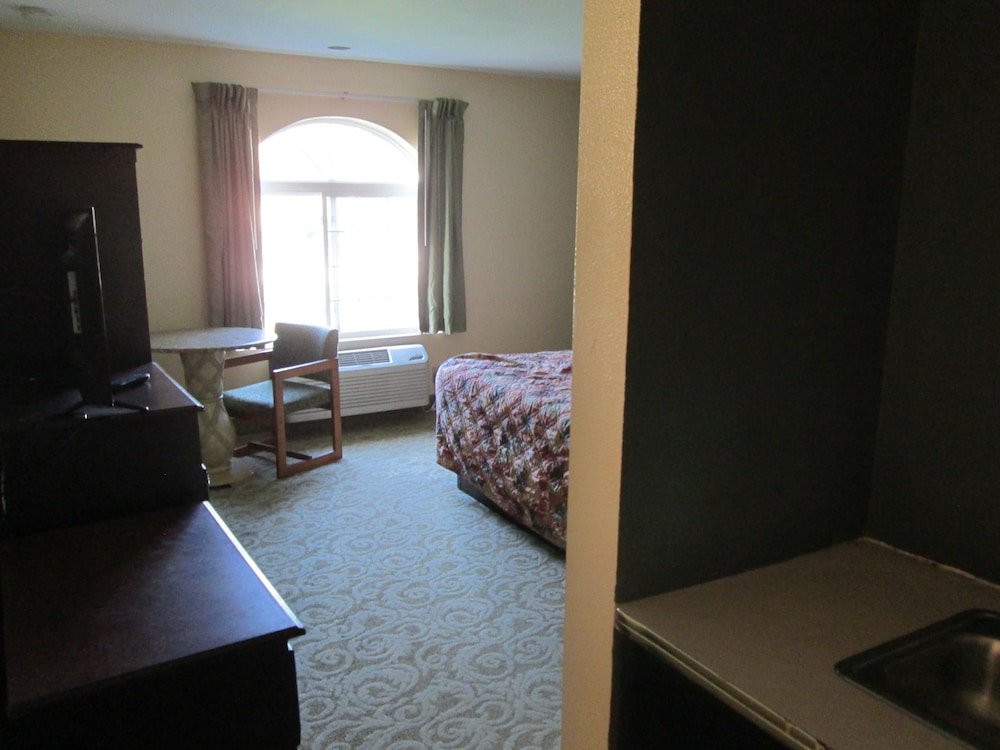 Deluxe Room, 1 King Bed, Non Smoking - Photo 5