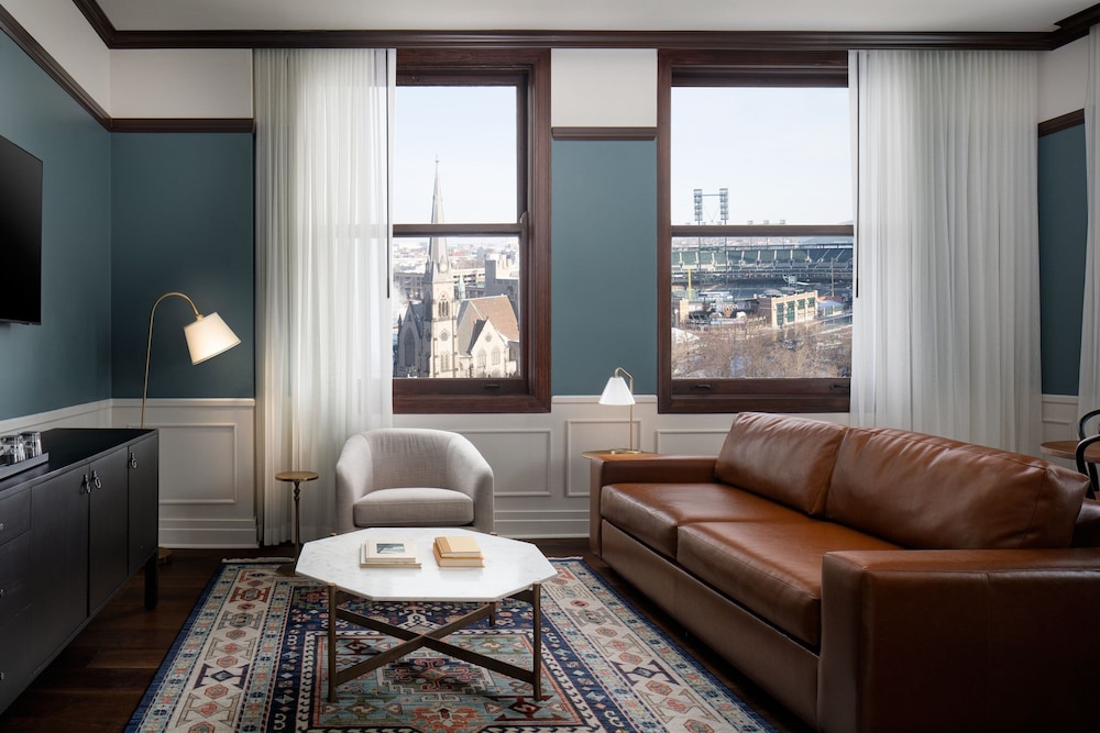 Suite, 1 King Bed