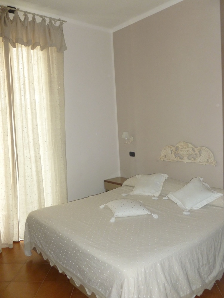 Standard Double or Twin Room photo 3