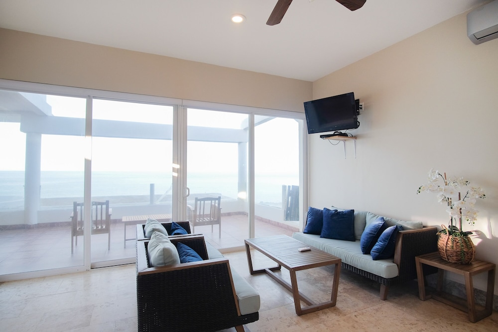 Family House, 4 Bedrooms, Private Pool photo 3