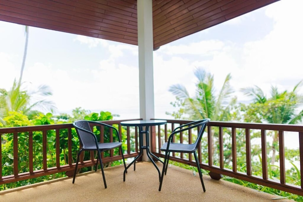 Deluxe Beachfront - Photo 3