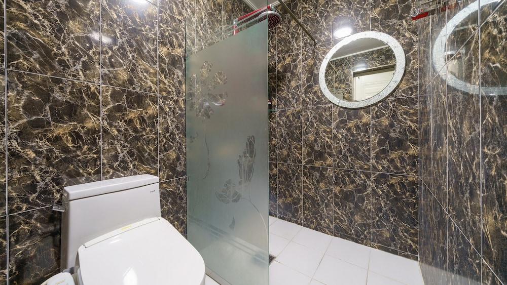 Basic Room, 1 Bedroom (303 Royalsherd) - Photo 9