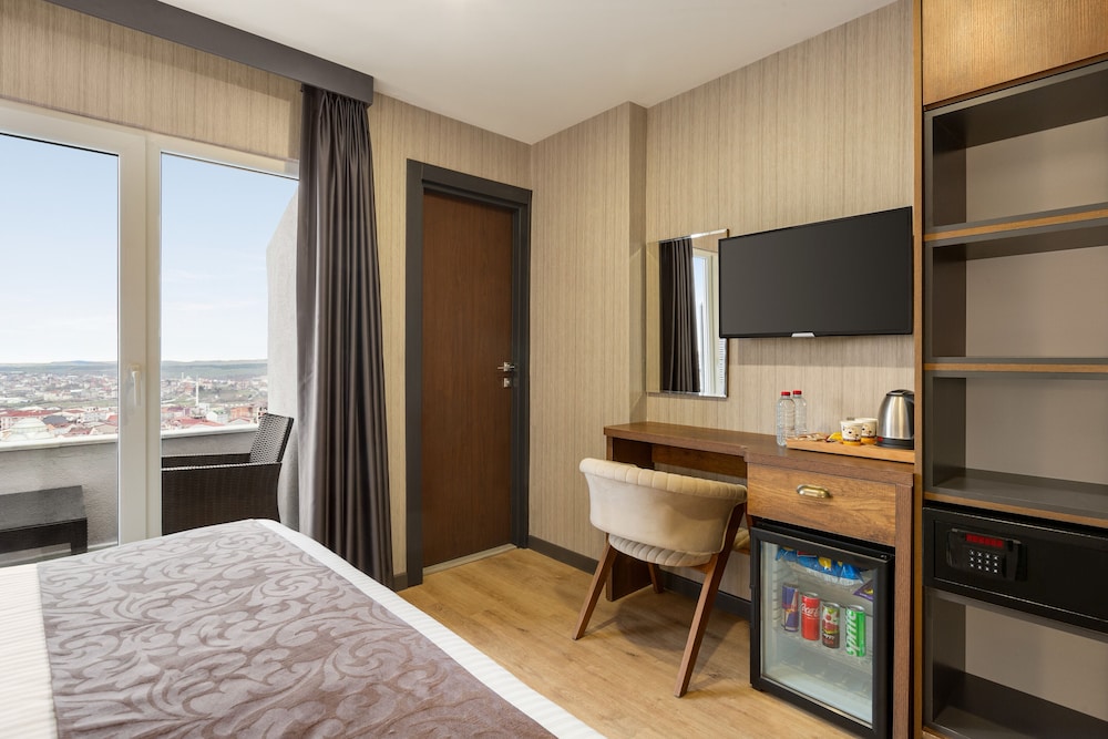 Deluxe Room, Balcony - Photo 4