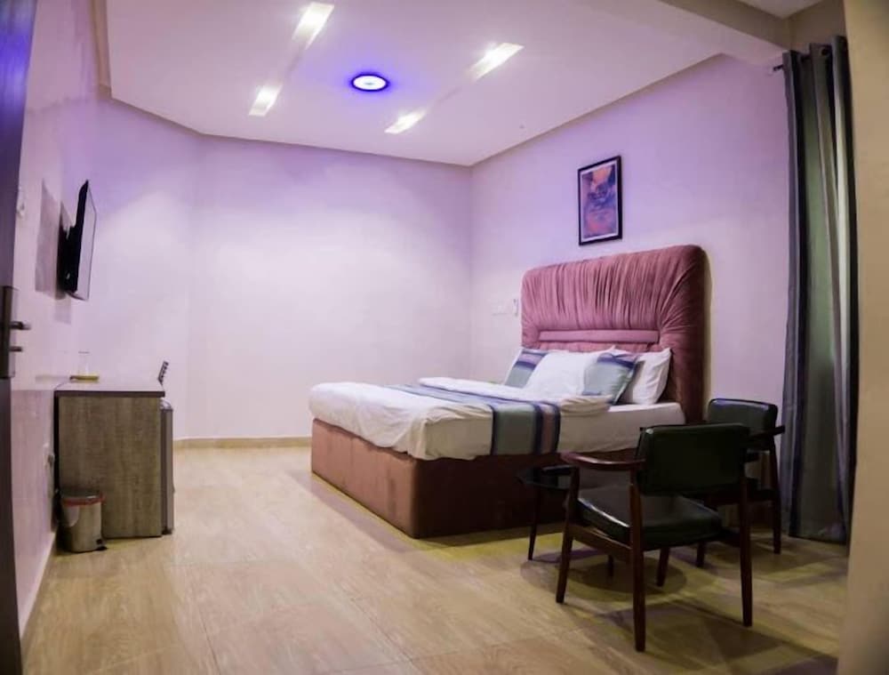 Comfort Room, Balcony, City View