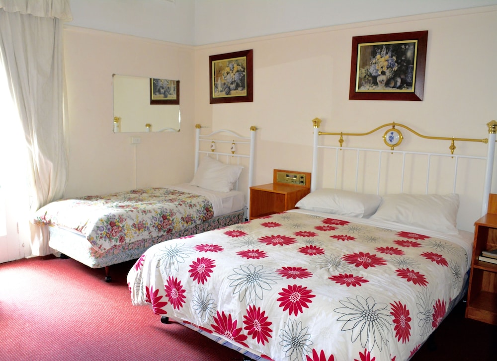 Standard Family Room - Photo 6