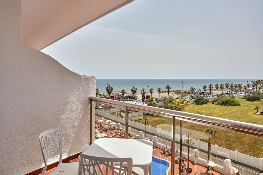 Family Triple Room, Sea View - Photo 8