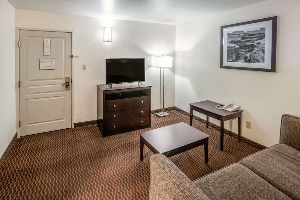Suite, Multiple Beds, Non Smoking photo 1