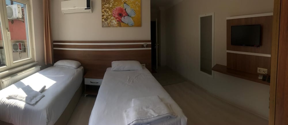 Standard Single Room, Connecting Rooms (1 Bathroom) photo 2