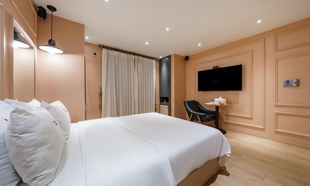 Deluxe Room - Photo 3