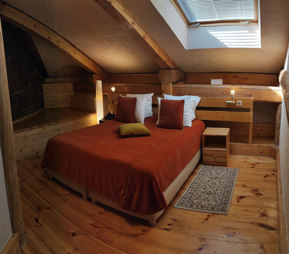 Double attic room photo 1
