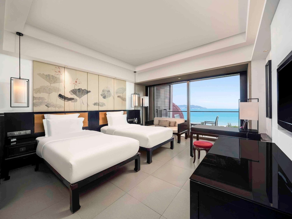 Grand Room, 1 King Bed, Club Lounge Access, Ocean View (Executive) - Photo 1