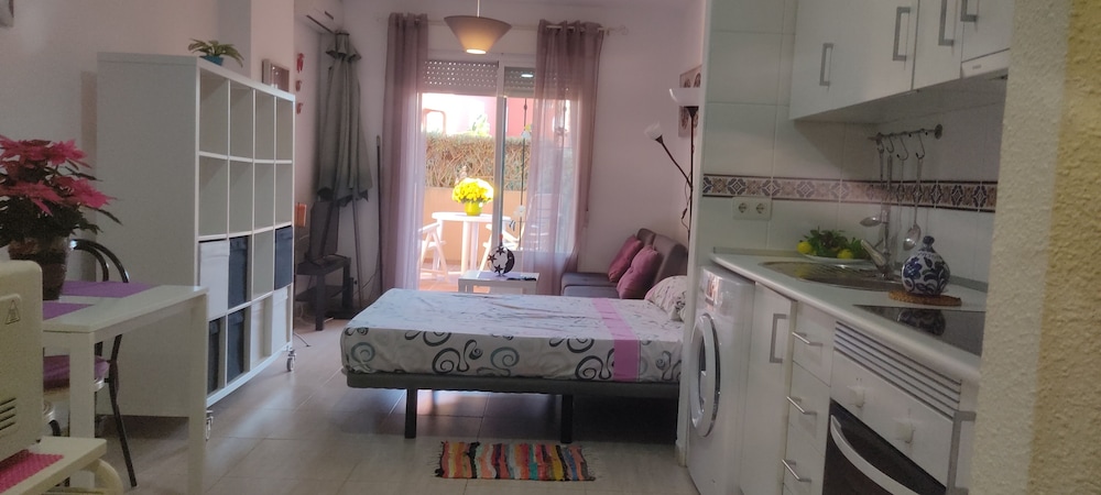 Ground Floor Naturist Studio With Terrace, 사진 2