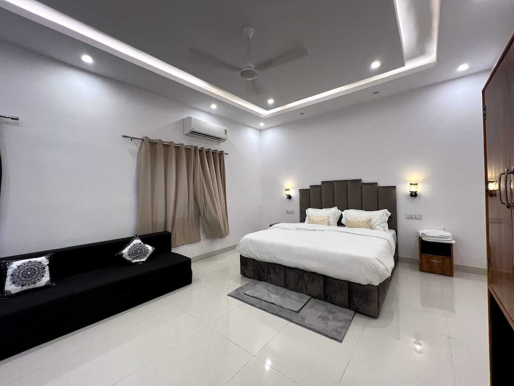 Superior Quadruple Room, Balcony photo 2