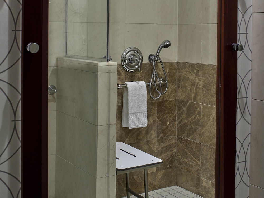 Suite, 1 Bedroom, Accessible - Photo 2