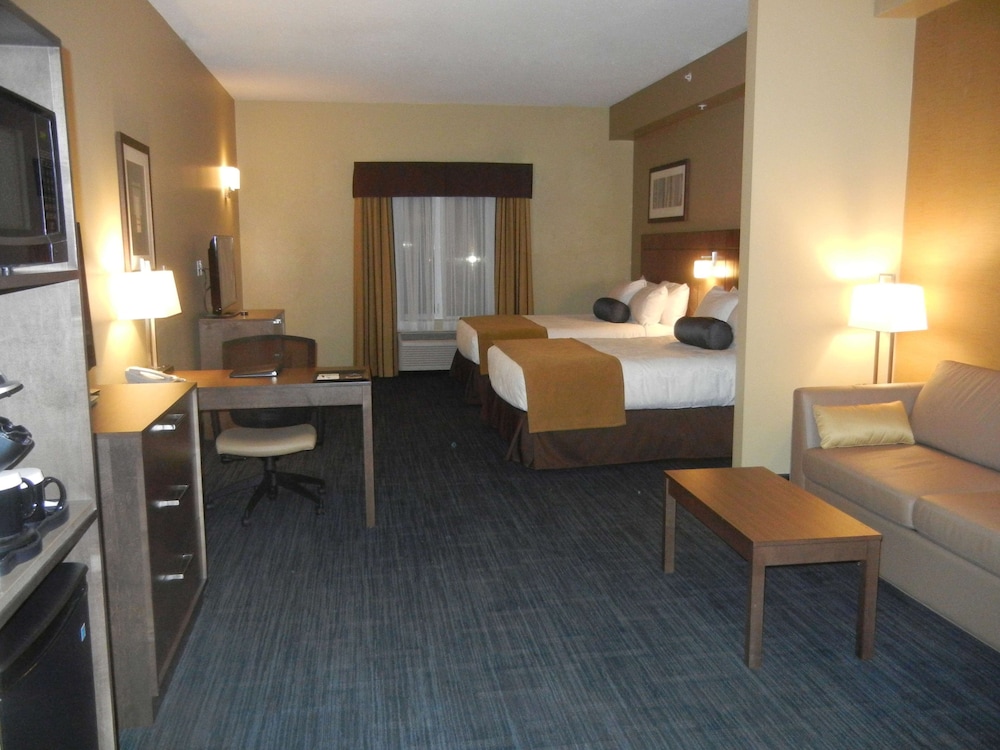 Suite, 2 Queen Beds, Non Smoking, Refrigerator & Microwave (with Sofabed)