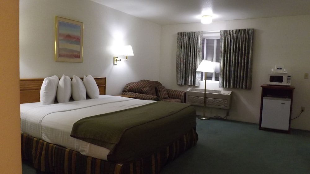 Deluxe Room, 1 King Bed, Non Smoking photo 3