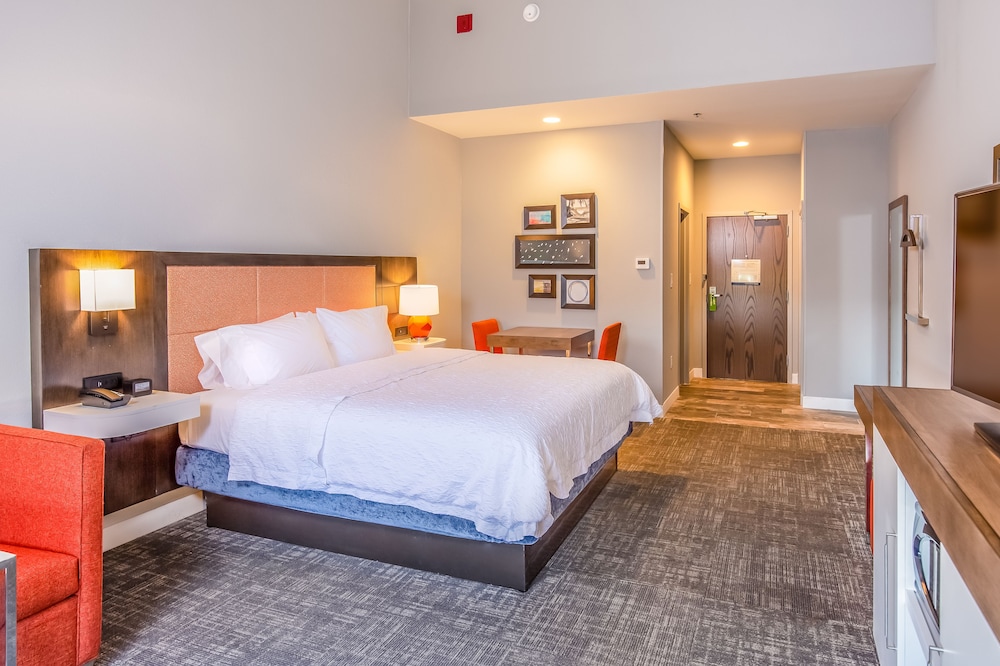 One King Bed, Gulf View, 1st Floor, No Patio, Non-Smoking - Photo 2