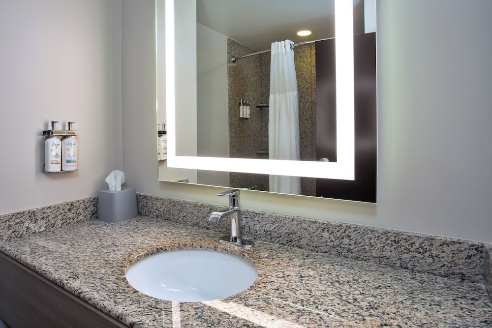 Standard Room, 2 Queen Beds, Accessible, Non Smoking (Communications) - Photo 4