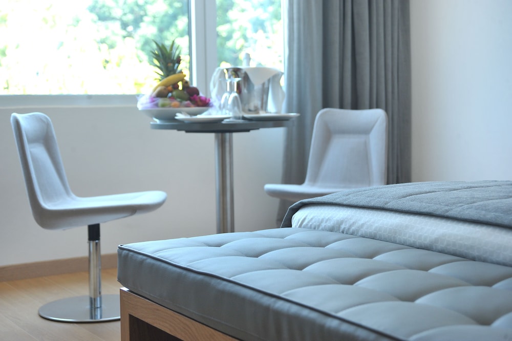 Honeymoon Suite - Photo 5