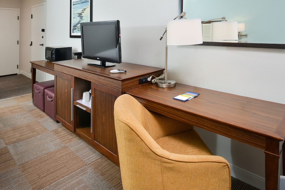 Suite, 1 King Bed, Non Smoking, Refrigerator & Microwave (Living Room) photo 1