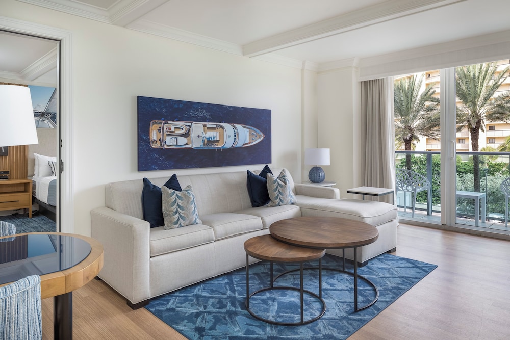 Superior Suite, 1 King Bed, Resort View