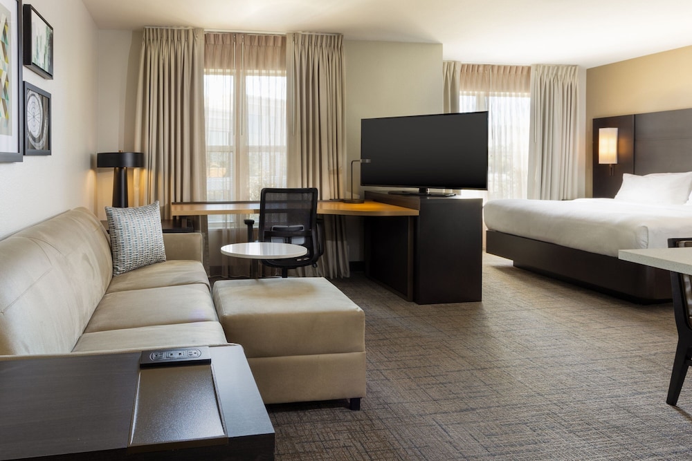 Studio Suite, 1 King Bed with Sofa bed (Mobility/Hearing Accessible, Tub) photo 1