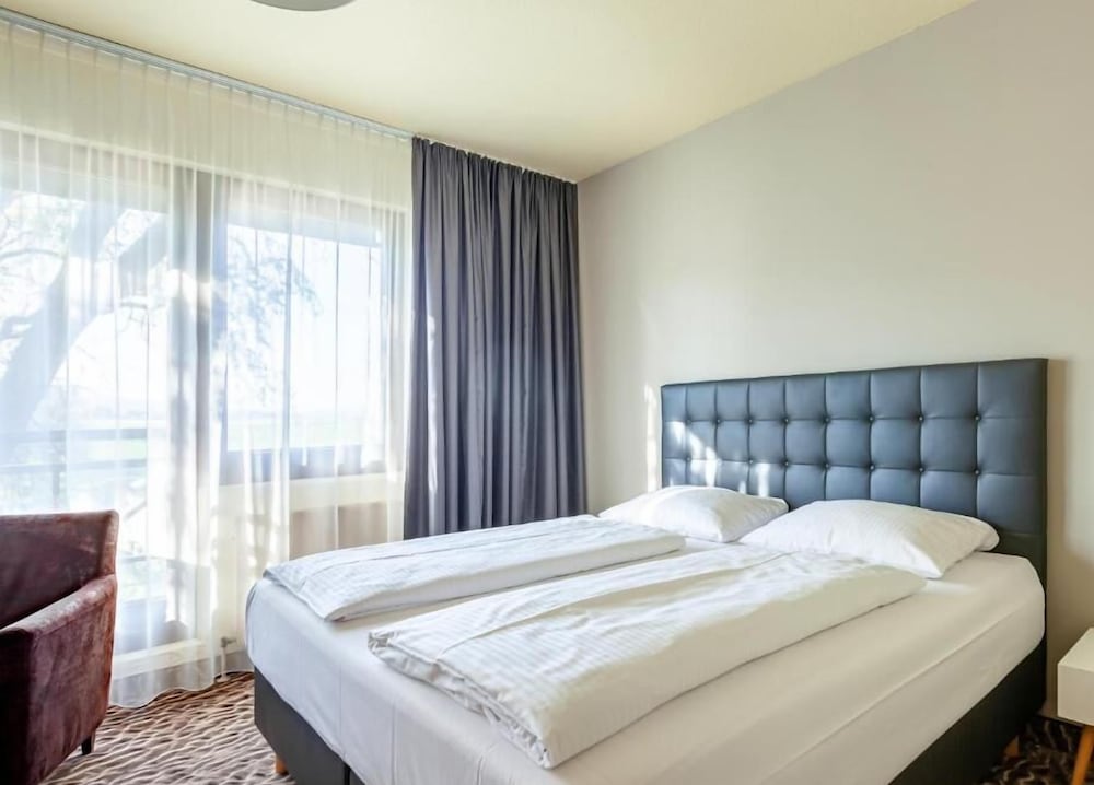 Standard Room With Queensize Bed (1,40 M Wide) photo 3