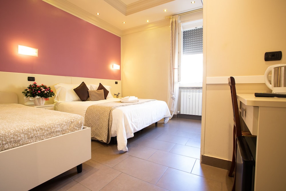 Standard Triple Room photo 2