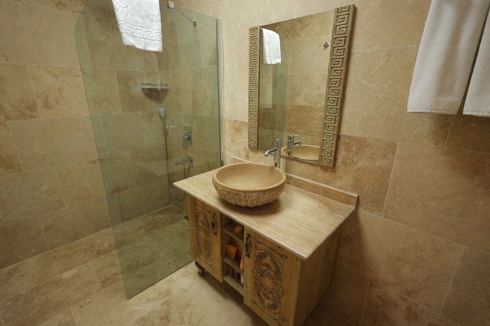Superior Suite - Photo 3