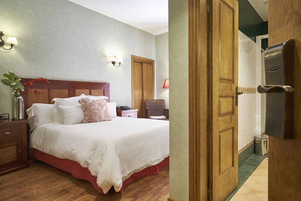 Design Suite, 1 Queen Bed - Photo 6