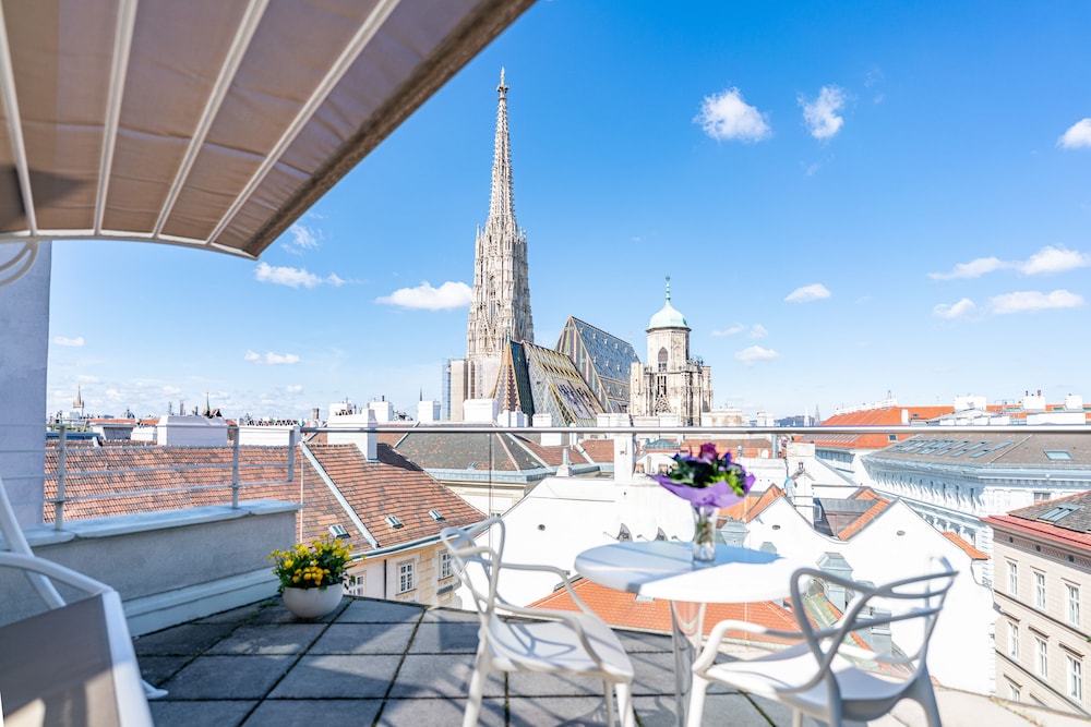 Studio Suite, City View (Penthouse)