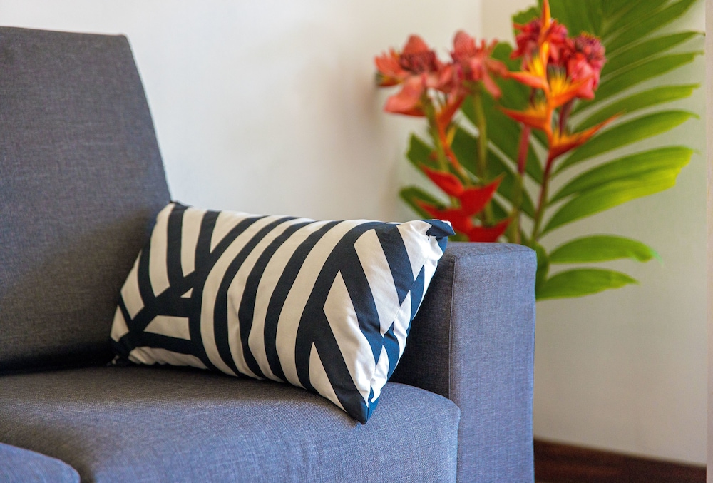 Tropical 2-Bedroom Apartment - Photo 4