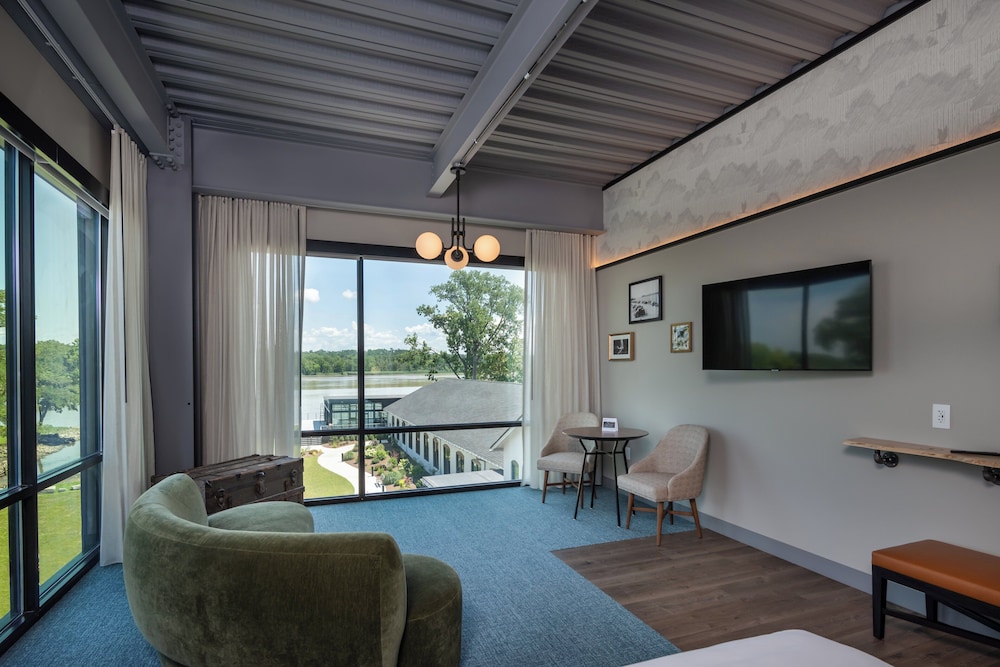 Room, 1 King Bed, River View