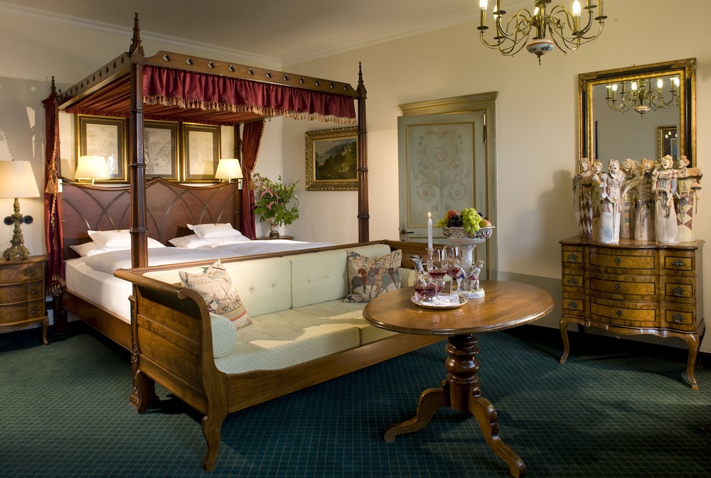Signature Suite