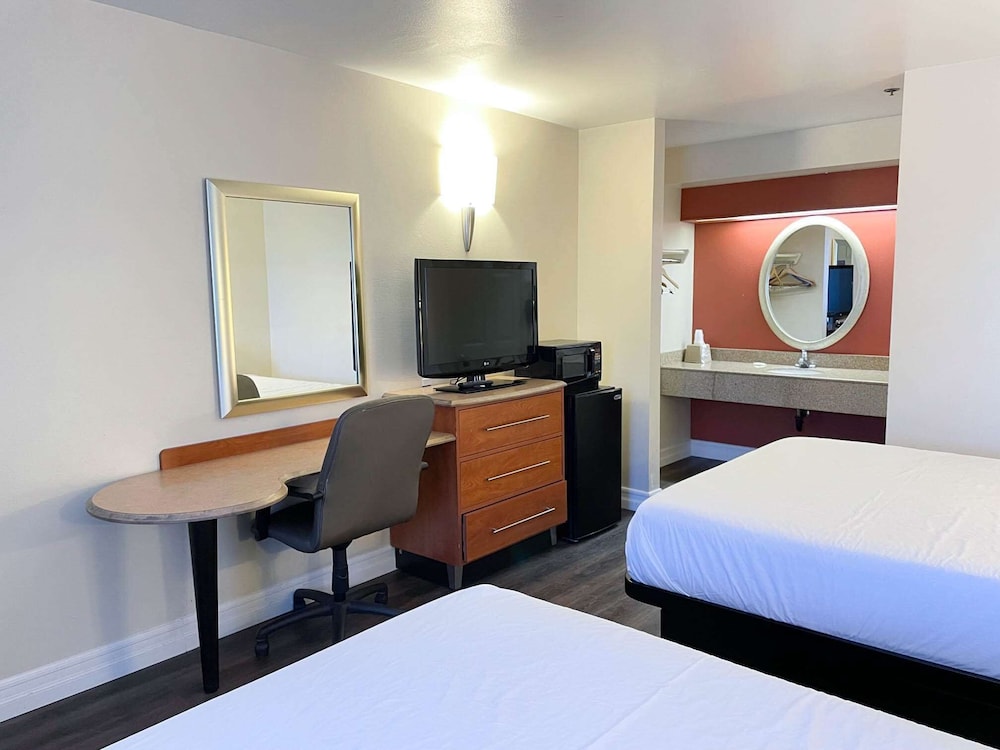 Deluxe Room, 2 Queen Beds, Accessible, Non Smoking photo 2