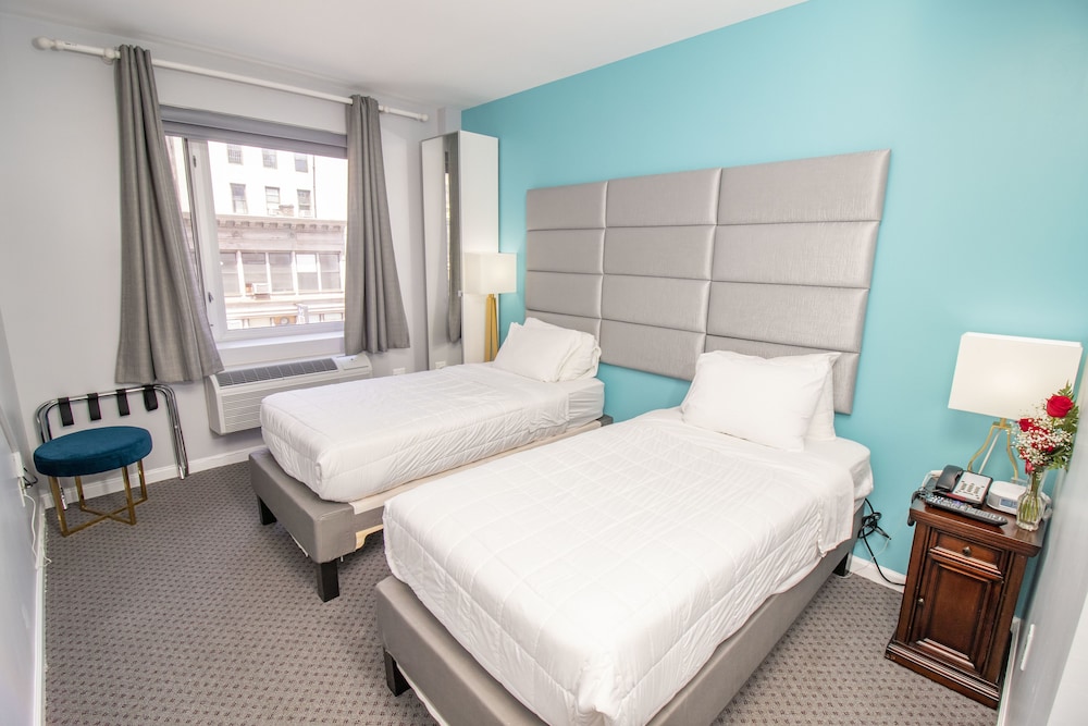 Standard Room 2 Twin Beds City View photo 1