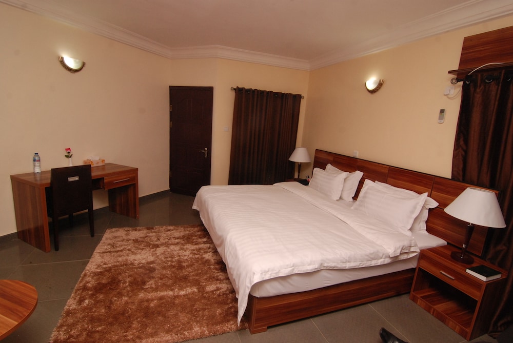 Suite - Photo 9