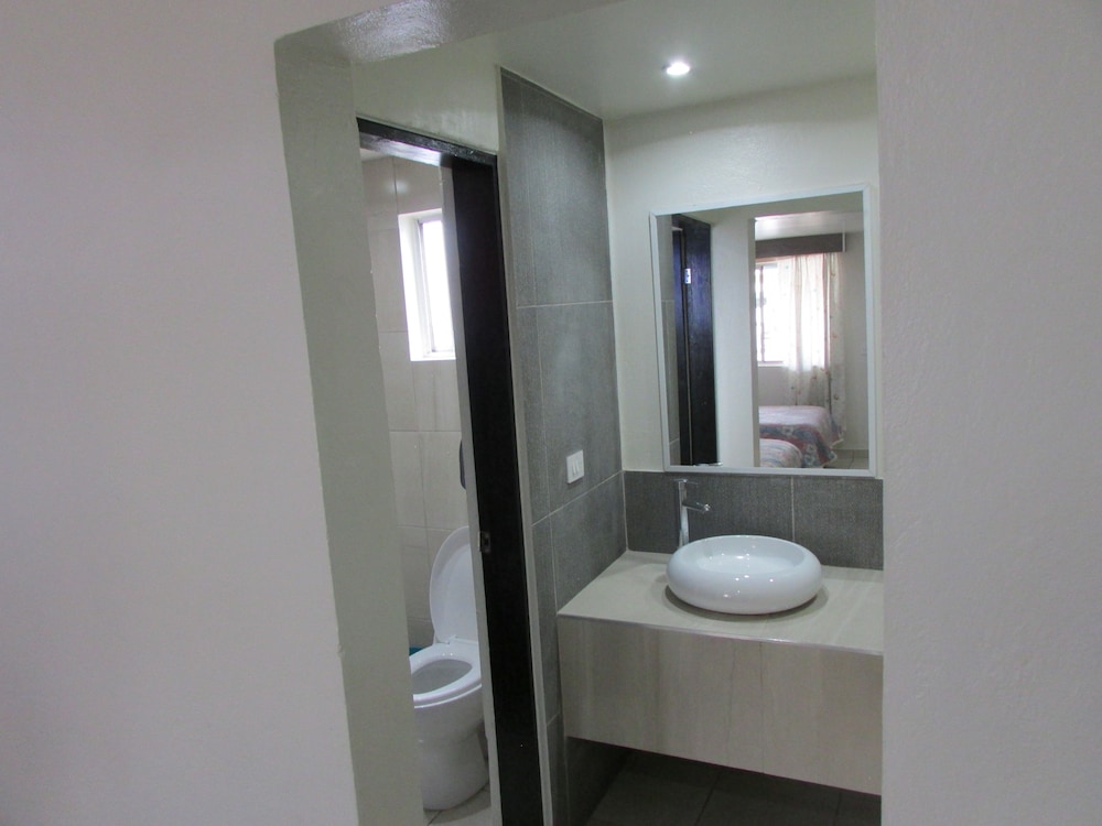 Basic Room, 1 Double Bed photo 2