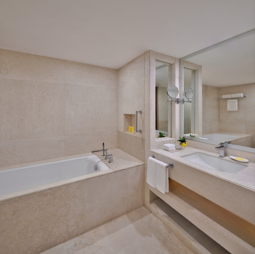 Room, 2 Twin Beds, Pool Access, Pool View - Photo 5